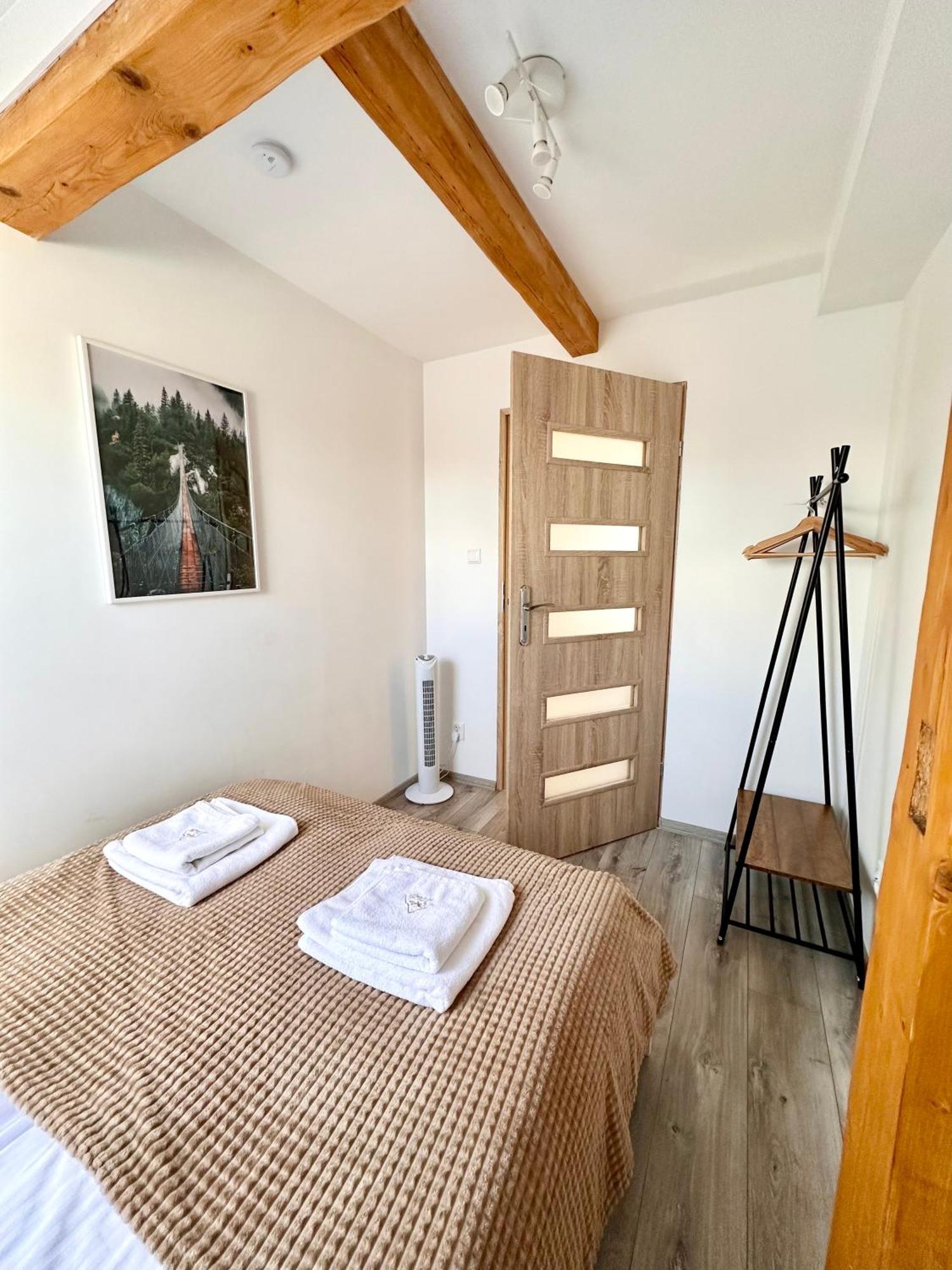 Klimatyczny Apartament Nr 8 Z Widokiem Na Gory Sowie เบียลาวา ภายนอก รูปภาพ